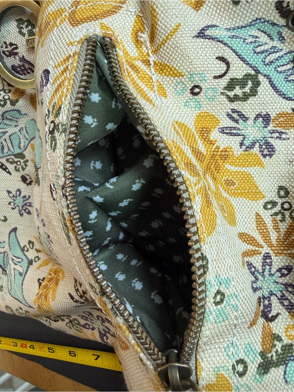 Guess Oasis Floral Canvas Frame Satchel Grommets Studs Y2K Handbag Purse GUC - Picture 9 of 16